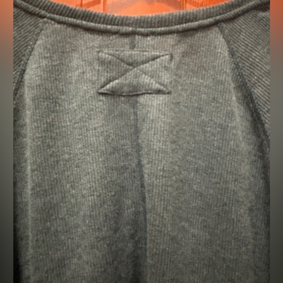 NWT Blu Pepper Split Neck Raglan Top - Picture 9 of 16